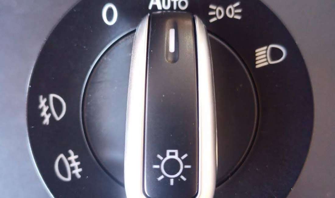 Celes dritash me auto per Volkswagen Golf 5, Golf 6, Passat, Caddy, Touran.