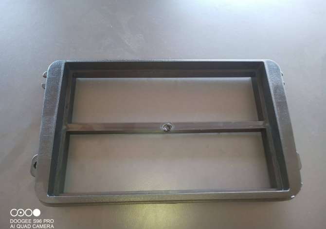 Kase kornize pershtatese per navi ose kasetofon universal per VW Golf 5, Golf 6, Passat, Touran, Cad