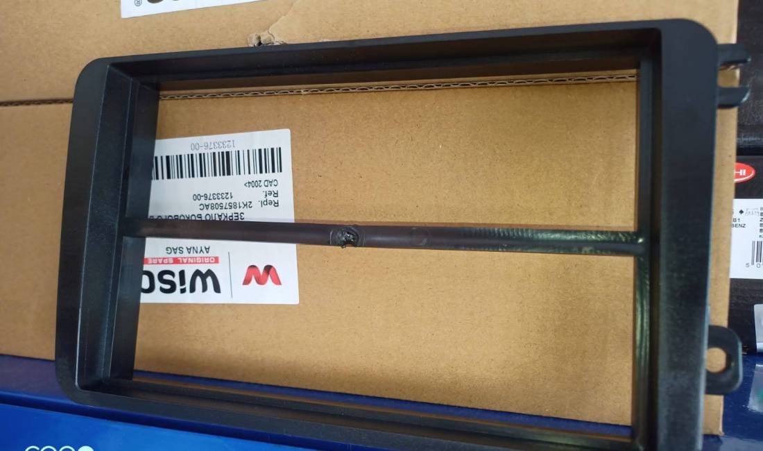 Kase kornize pershtatese per navi ose kasetofon universal per VW Golf 5, Golf 6, Passat, Touran, Cad