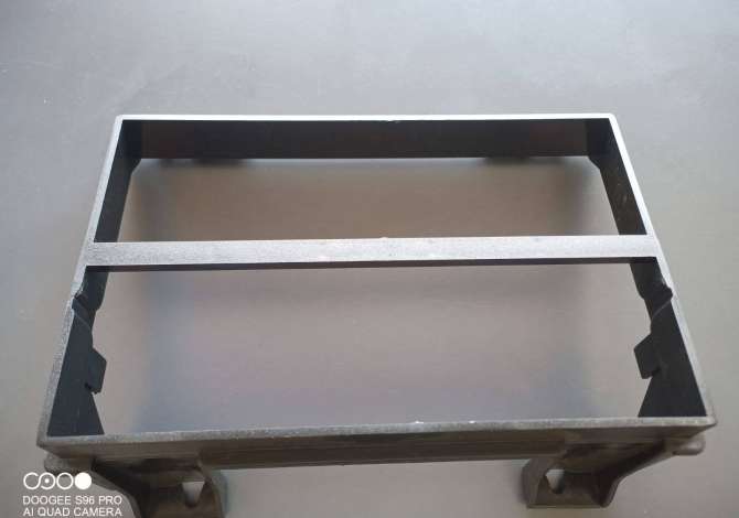 Kase kornize pershtatese per navi ose kasetofon universal per Ford Fiesta & Ford Fusion