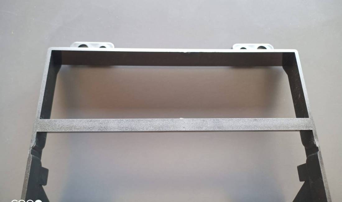 Kase kornize pershtatese per navi ose kasetofon universal per Ford Fiesta & Ford Fusion