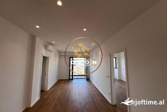 Ambiente Commerciale in Affitto 3+1 a Tirana - 1,100 Euro