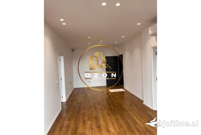 Ambiente Commerciale in Affitto 3+1 a Tirana - 1,100 Euro