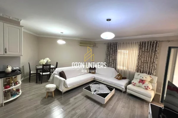 OKAZION! Shitet Apartament 2+1+2 në Usluga Residence, Stacioni Trenit.