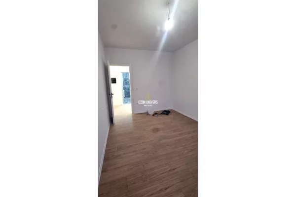 Shtepi ne shitje Apartament ne Tirane, 2+1, Mobilimi Bosh, pa mobiluar, Pagesa 160,000  Euro.