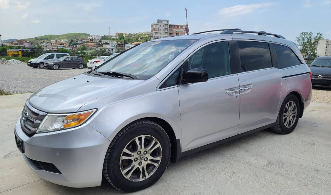 Honda Odyssey me qera 100Euro dita 