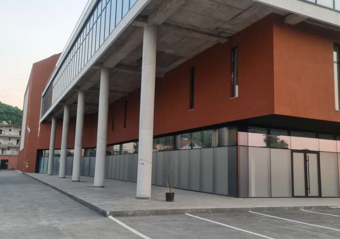 Jepet Godine multifunksionale me qera 