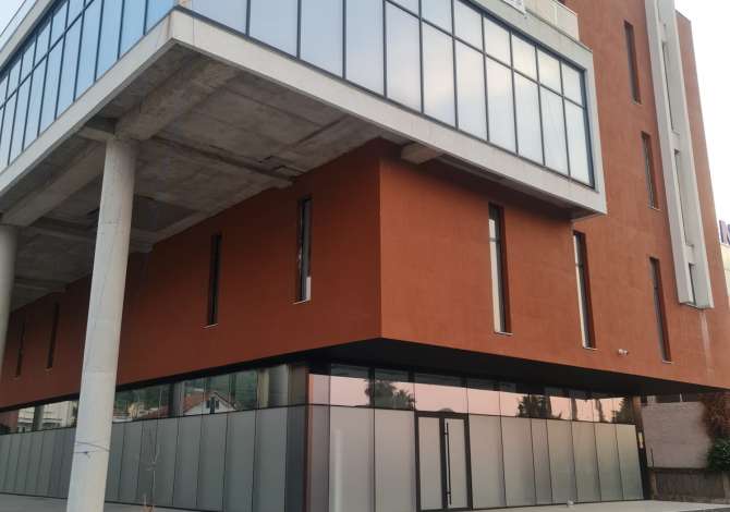 Jepet Godine multifunksionale me qera 