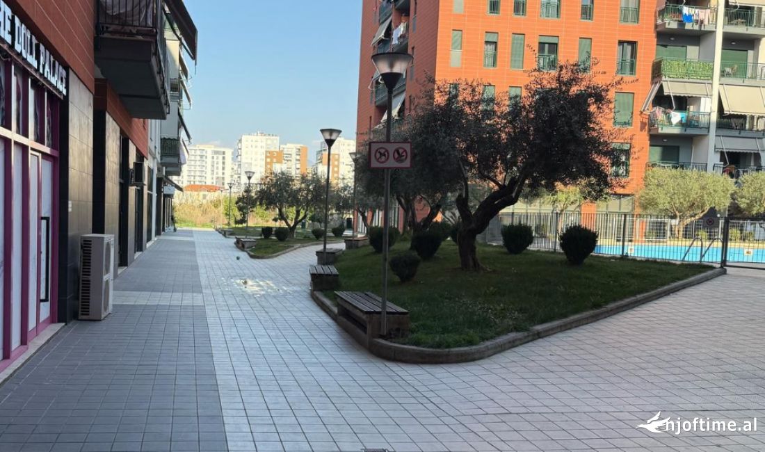 Shitet ambjent bisnesi Unaza e Re 