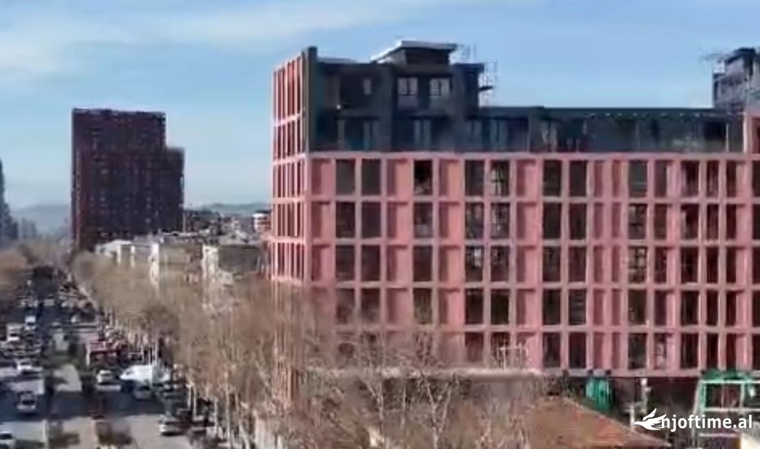 Shitet njesi bisnesi Rruga Kavajes 