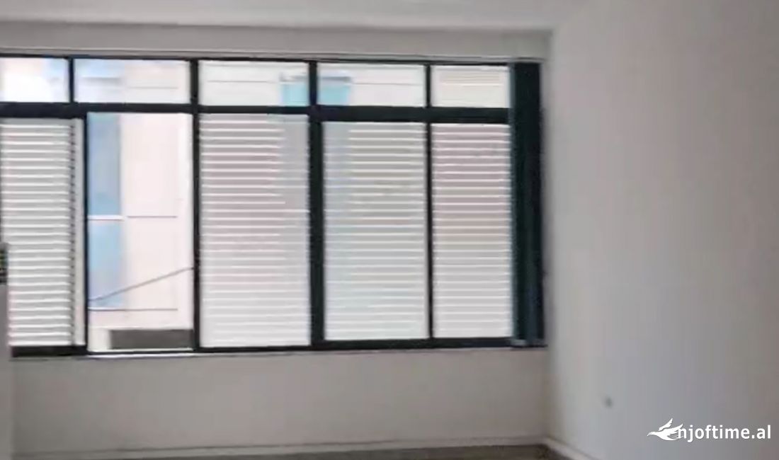 Shitet ambjent bisnesi ne 21 dhjetor 