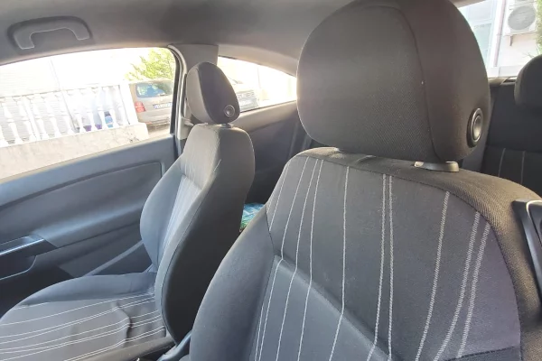 Auto in Vendita a Tirana, Opel, 2007 Benzine,Kambio Manual Pagamento 2,500  Euro.