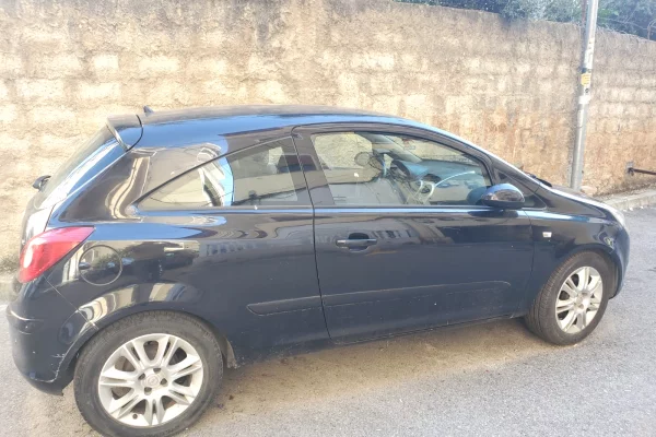 Auto in Vendita a Tirana, Opel, 2007 Benzine,Kambio Manual Pagamento 2,500  Euro.