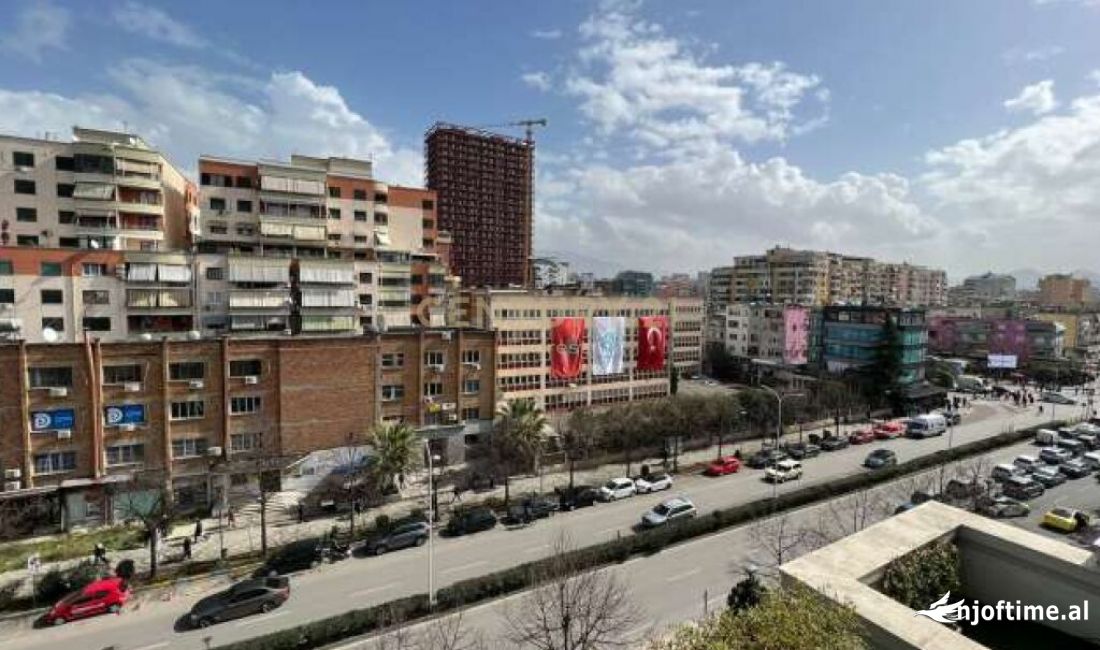 Shtepi ne shitje Apartament ne Tirane, 1+1, Mobilimi Bosh, pa mobiluar, Pagesa 185,000  Euro.