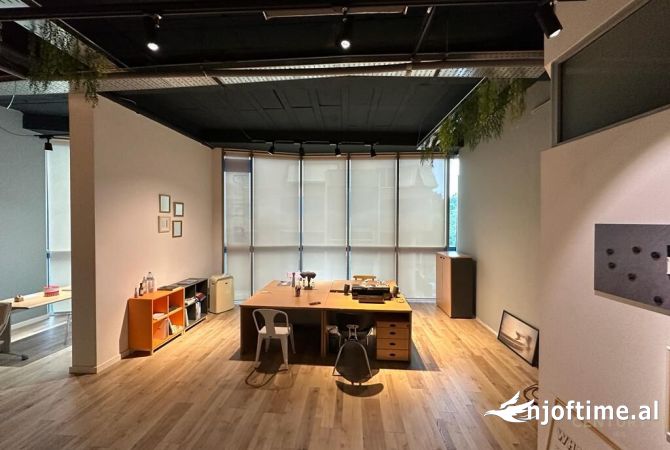 Ambiente Commerciale in Affitto 3+1 a Tirana - 1,000 Euro