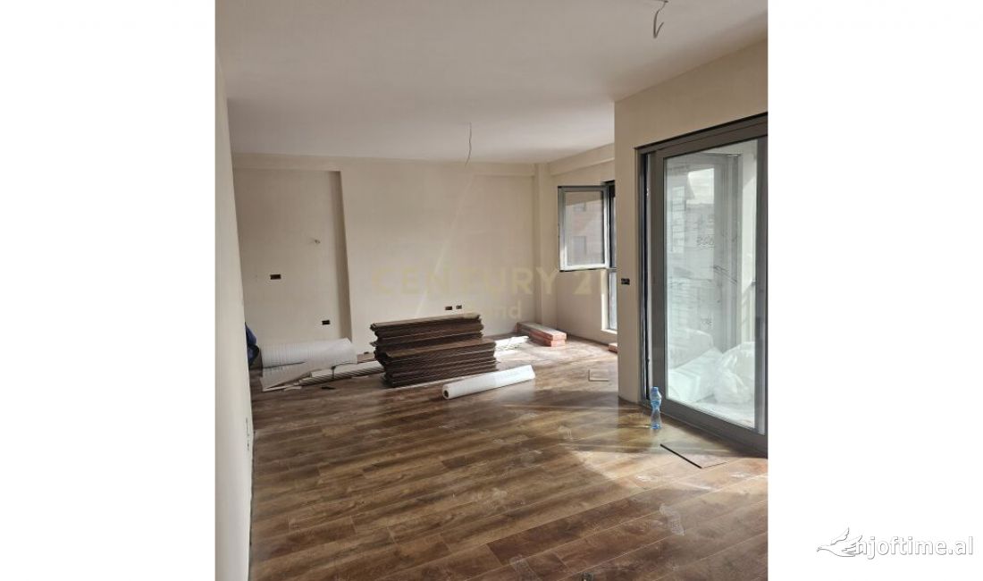 Shtepi ne shitje Apartament ne Tirane, 2+1, Mobilimi Bosh, pa mobiluar, Pagesa 235,980  Euro.
