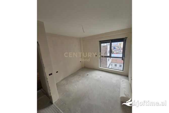 Shtepi ne shitje Apartament ne Tirane, 2+1, Mobilimi Bosh, pa mobiluar, Pagesa 235,980  Euro.