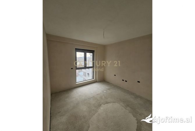 Shtepi ne shitje Apartament ne Tirane, 2+1, Mobilimi Bosh, pa mobiluar, Pagesa 235,980  Euro.