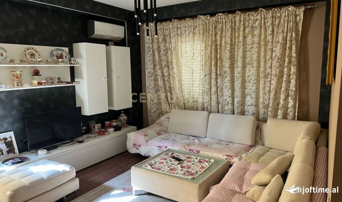 Shtepi ne shitje Apartament ne Tirane, 1+1, Mobilimi E mobiluar, Pagesa 145,000  Euro.