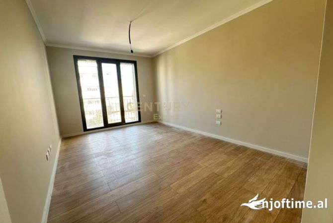 JAPIM ME QIRA AMBIENT PER ZYRA/ APARTAMENT TEK BULEVARDI ZOGU 1 + POST PARKIMI!