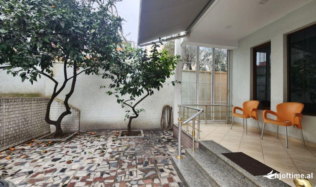 Shtepi me qera Shtepi Private ne Tirane, 6+1, Mobilimi Pjeserisht e mobiluar, Pagesa 1,000  Euro.