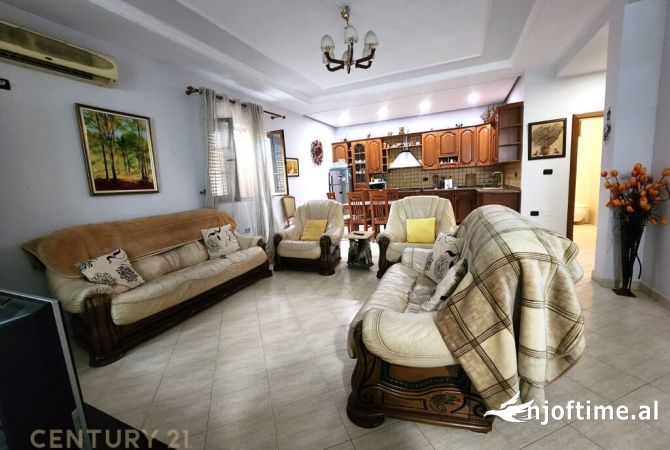 Shtepi me qera Shtepi Private ne Tirane, 6+1, Mobilimi Pjeserisht e mobiluar, Pagesa 1,000  Euro.