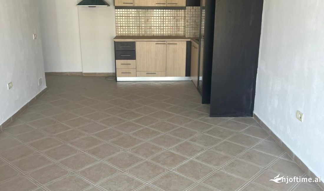 Appartamento in vendita a Tirana 1+1, SemiArredato