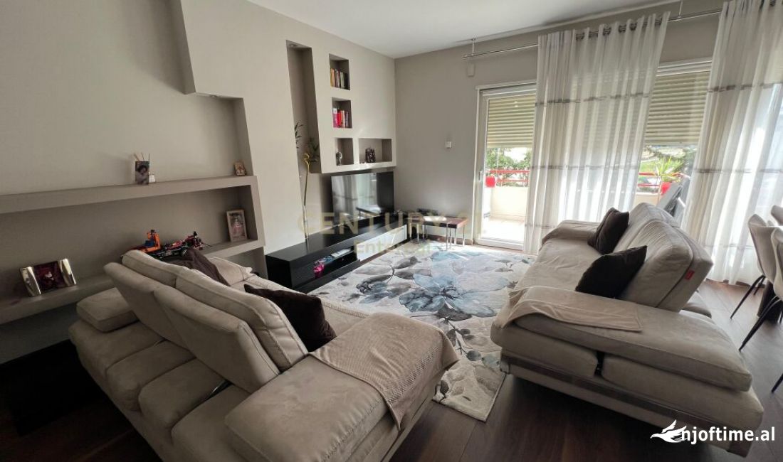 Shtepi me qera Apartament ne Tirane, 2+1, Mobilimi E mobiluar, Pagesa 900  Euro.