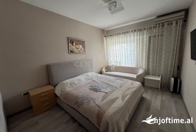 Shtepi me qera Apartament ne Tirane, 2+1, Mobilimi E mobiluar, Pagesa 900  Euro.