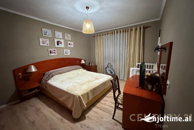 Appartamento in vendita a Tirana 1+1, Arredato