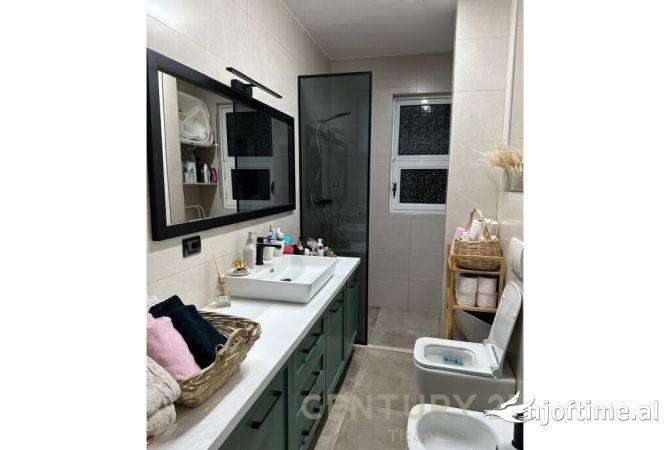Appartamento in vendita a Tirana 1+1, Arredato