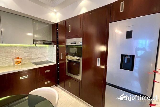 Shtepi ne shitje Apartament ne Tirane, 2+1, Mobilimi E mobiluar, Pagesa 239,000  Euro.