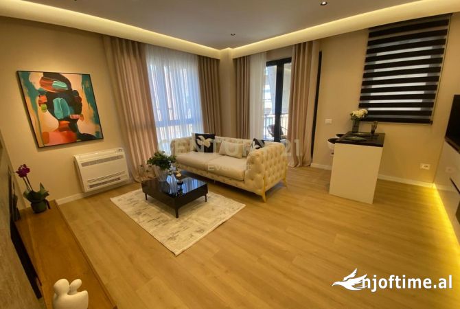 Pazari i Ri, Shesim Apartament 2+1 ne pallat te vitit 2025