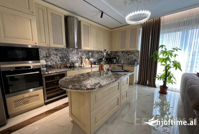 Shtepi ne shitje Apartament ne Tirane, 3+1, Mobilimi E mobiluar, Pagesa 365,000  Euro.