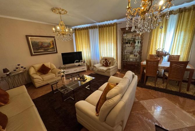 Qender, Japim apartament 2+1 me Verande