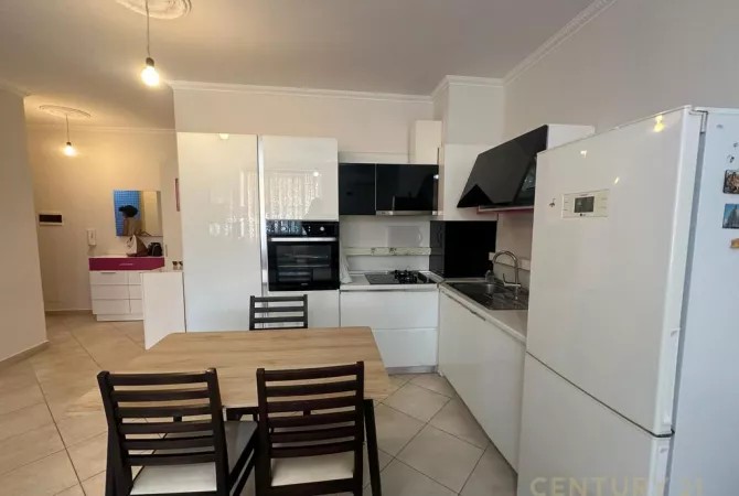 Appartamento in vendita a Tirana 2+1, Arredato