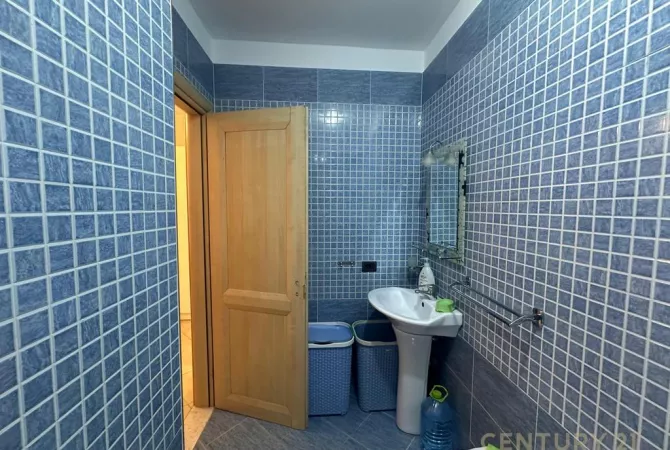 Ali Demi, Shesim apartament 2+1