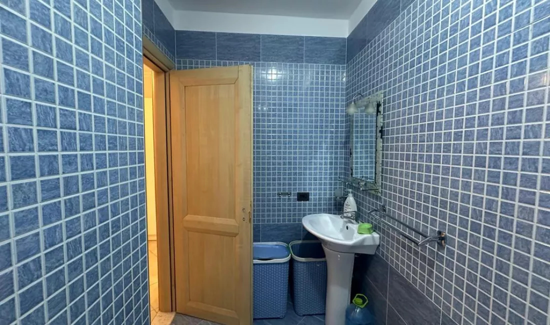 Appartamento in vendita a Tirana 2+1, Arredato