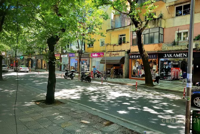 Myslym Shyri, Shesim ambjent komercial kati 0