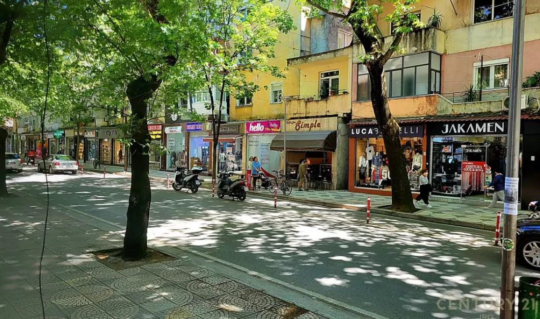 Myslym Shyri, Shesim ambjent komercial kati 0