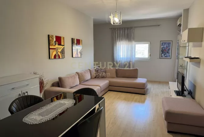 Shtepi me qera Apartament ne Tirane, 2+1, Mobilimi E mobiluar, Pagesa 550  Euro.