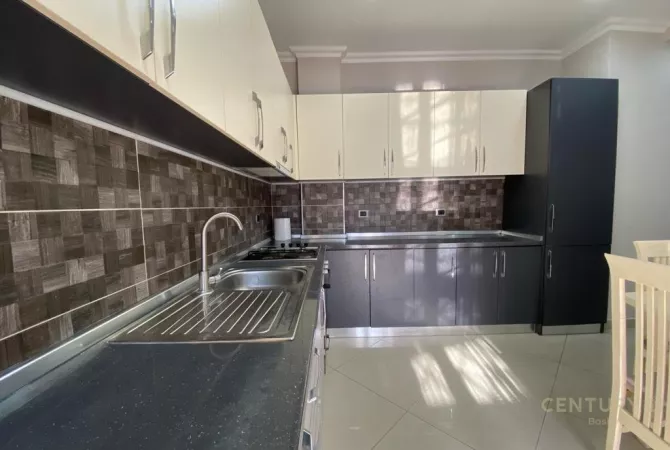 Appartamento in vendita a Tirana 2+1, Arredato