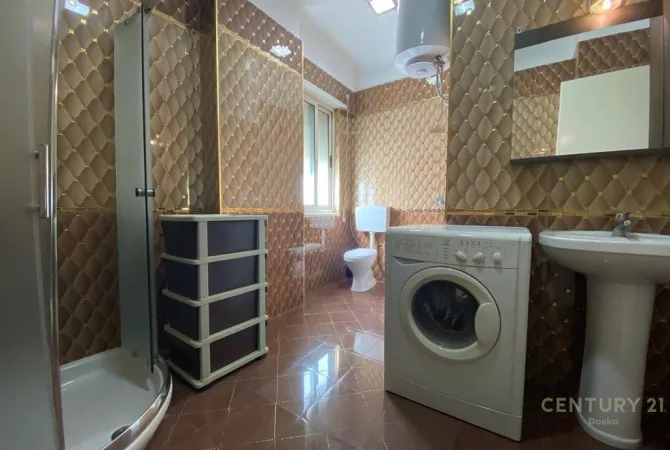 Appartamento in vendita a Tirana 2+1, Arredato