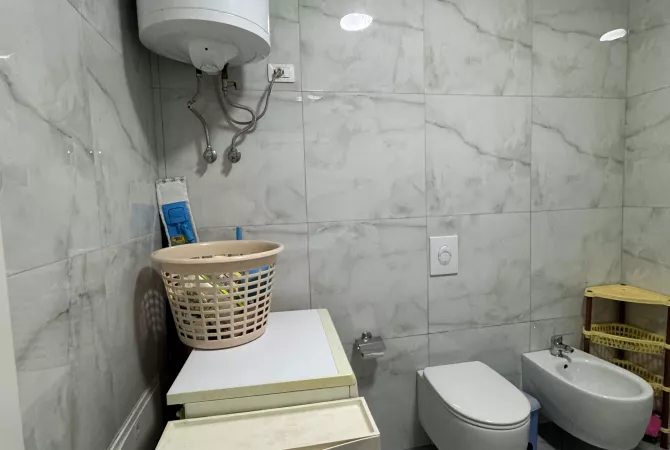 Shtepi ne shitje Apartament ne Tirane, 2+1, Mobilimi E mobiluar, Pagesa 150,000  Euro.