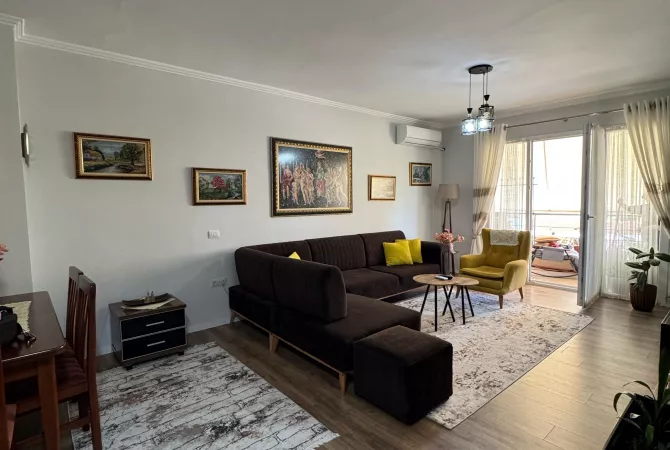 Shtepi ne shitje Apartament ne Tirane, 2+1, Mobilimi E mobiluar, Pagesa 150,000  Euro.
