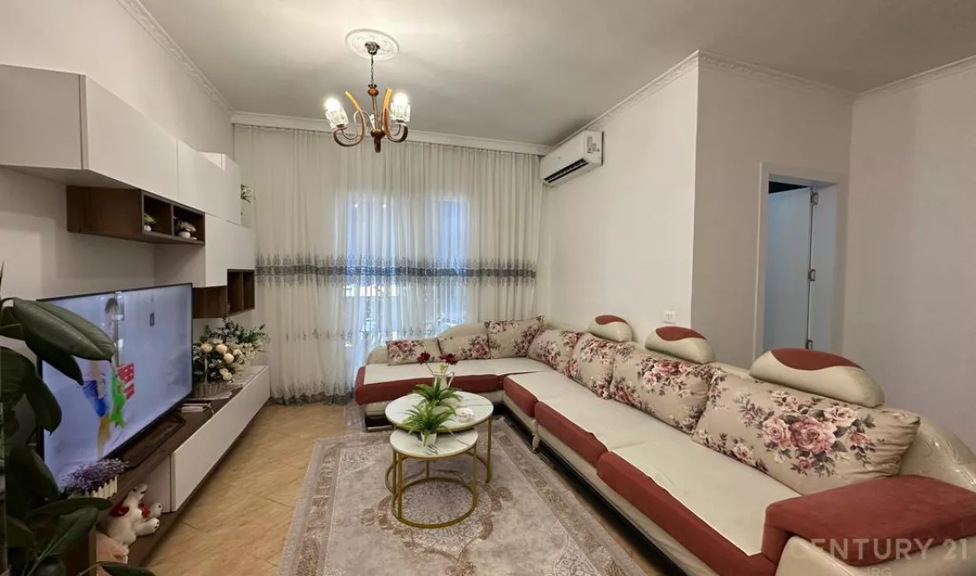 Shtepi ne shitje Apartament ne Tirane, 1+1, Mobilimi E mobiluar, Pagesa 105,000  Euro.