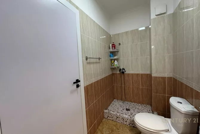 Shtepi ne shitje Apartament ne Tirane, 1+1, Mobilimi E mobiluar, Pagesa 105,000  Euro.