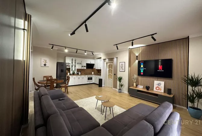 Petronini, Japim apartament 2+1+2 per qera