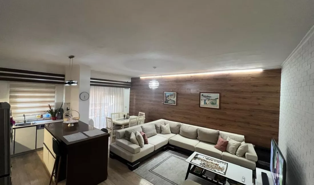 Shtepi ne shitje Apartament ne Tirane, 3+1, Mobilimi E mobiluar, Pagesa 155,000  Euro.