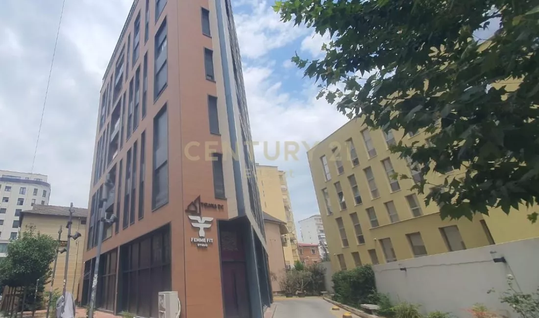 Qender, Japim ambjent zyre me qera.